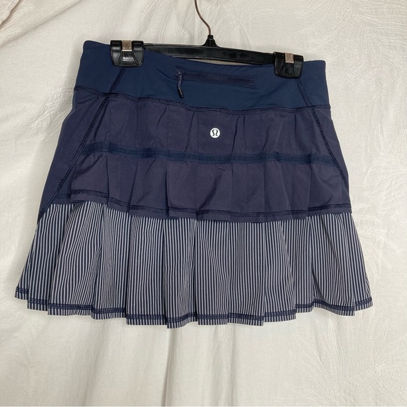 Lululemon skort - Picture 2 of 6